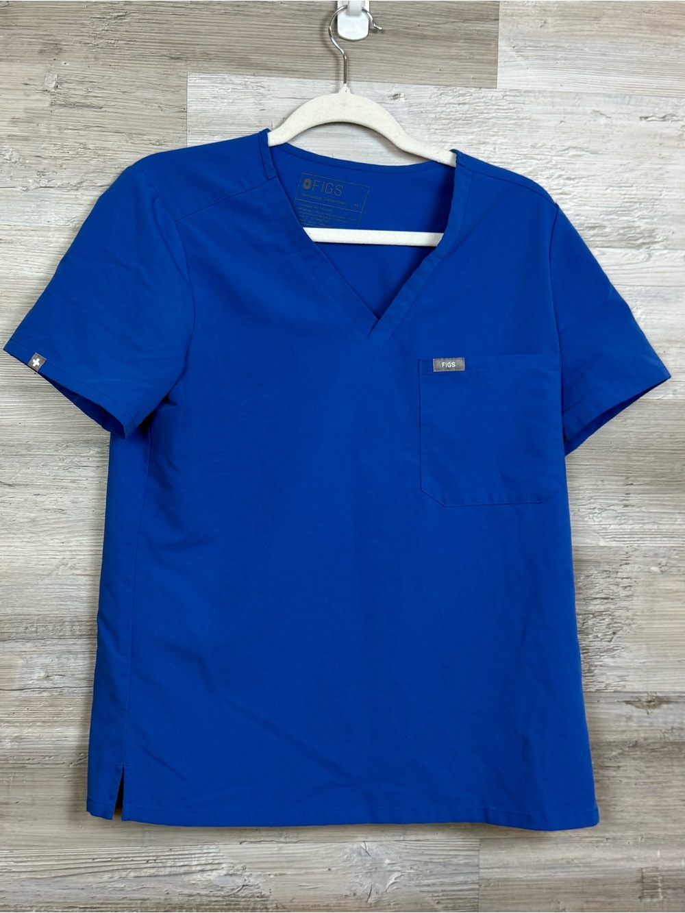 FIGS Royal Blue Catarina V-Neck Scrub Top Size Medium M FW1000 1 Pocket